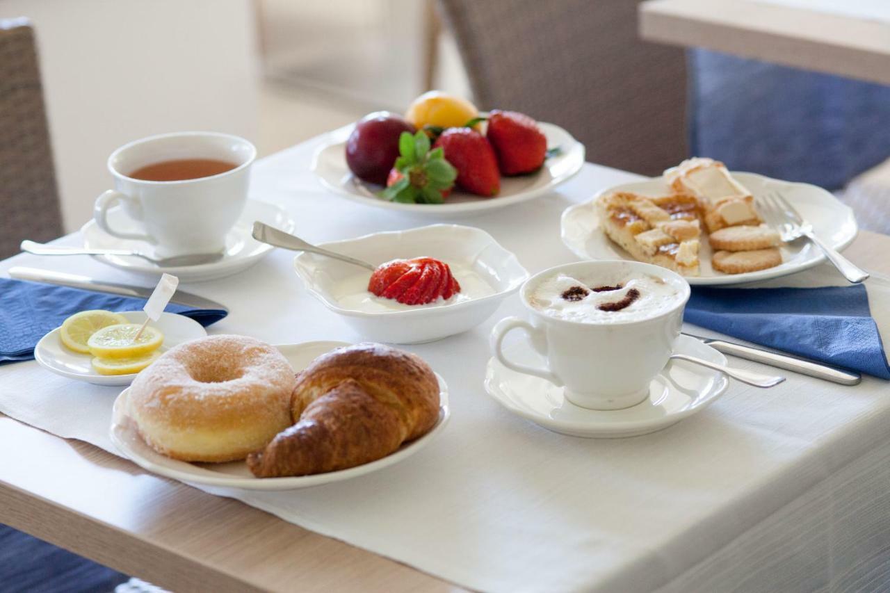 Hotel Villa Teresa Лоано Экстерьер фото